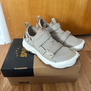 NEW IN BOX Teva Outflow Universal Women's Shoes